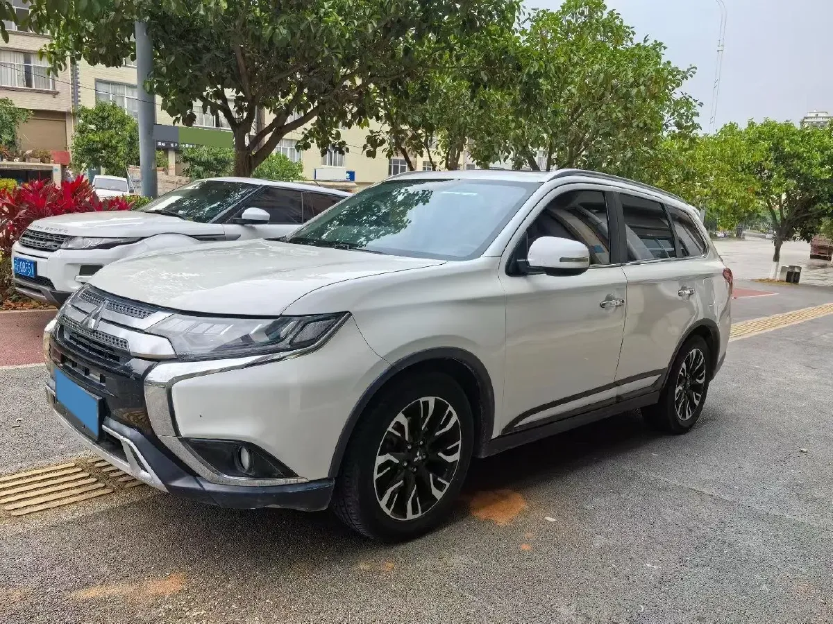2019 Mitsubishi Outlander 2.4L 192HP L4 CVT,autocango,china used car exporter,china ev exporter,chinese used car exporter,chinese used ev exporter