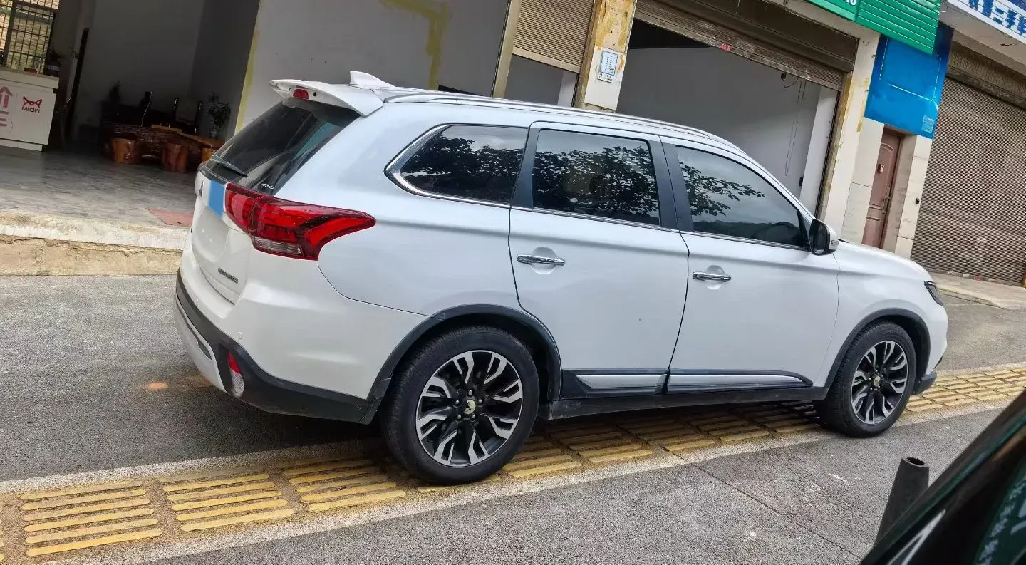 2019 Mitsubishi Outlander 2.4L 192HP L4 CVT,autocango,china used car exporter,china ev exporter,chinese used car exporter,chinese used ev exporter