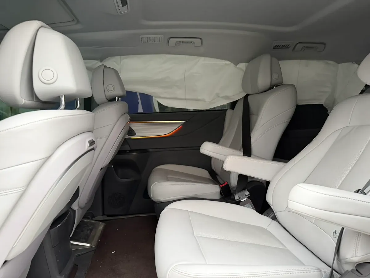 2025 Buick GL8 2.0T 237HP L4 9AT,autocango,china used car exporter,china ev exporter,chinese used car exporter,chinese used ev exporter