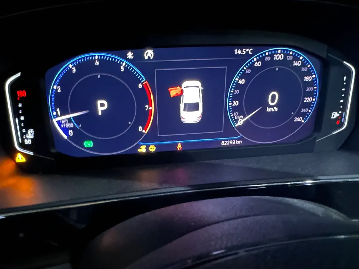 2019 Volvo V40 1.5T 152HP L4 6AT,autocango,china used car exporter,china ev exporter,chinese used car exporter,chinese used ev exporter