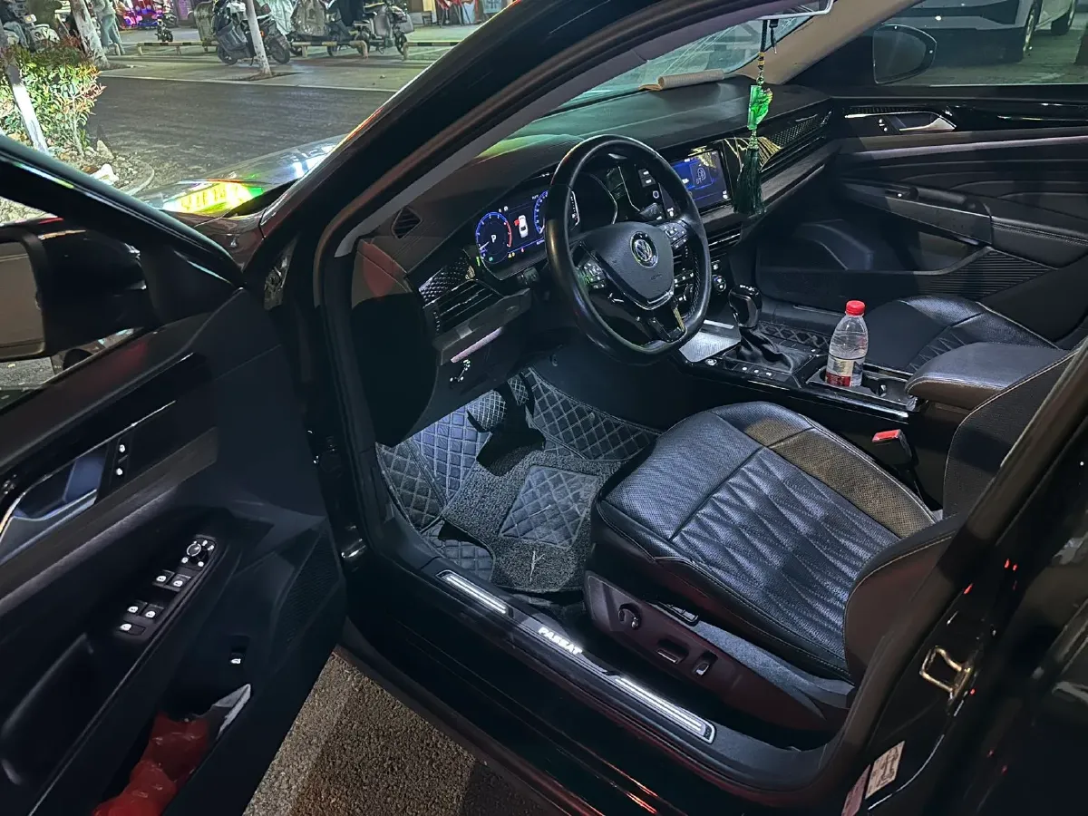 2019 Volvo V40 1.5T 152HP L4 6AT,autocango,china used car exporter,china ev exporter,chinese used car exporter,chinese used ev exporter