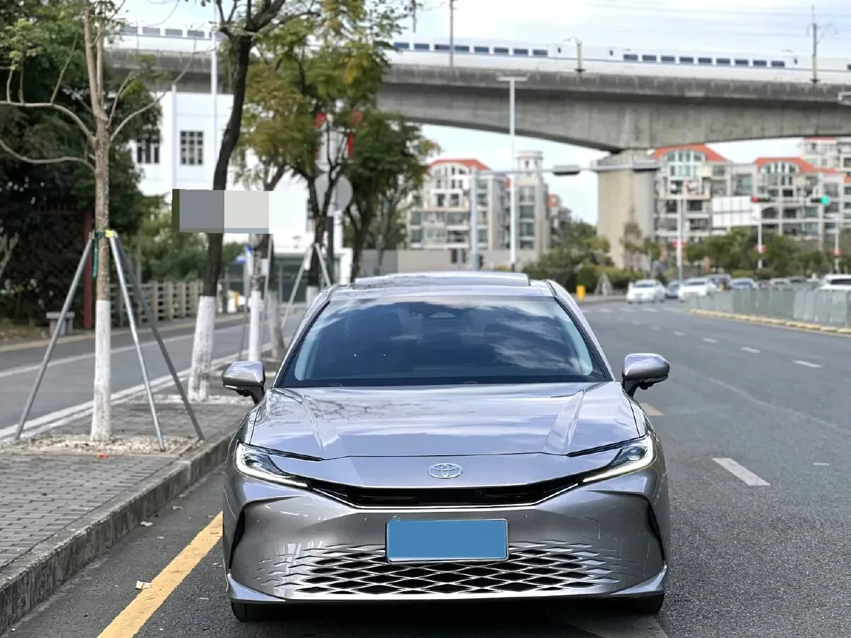 2024 Toyota Camry 2.0L 152HP L4 E-CVT Hybrid,autocango,china used car exporter,china ev exporter,chinese used car exporter,chinese used ev exporter