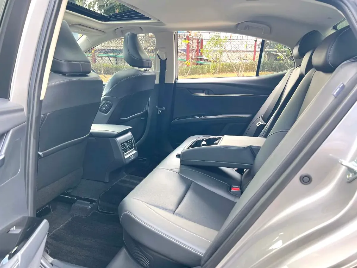 2024 Toyota Camry 2.0L 152HP L4 E-CVT Hybrid,autocango,china used car exporter,china ev exporter,chinese used car exporter,chinese used ev exporter