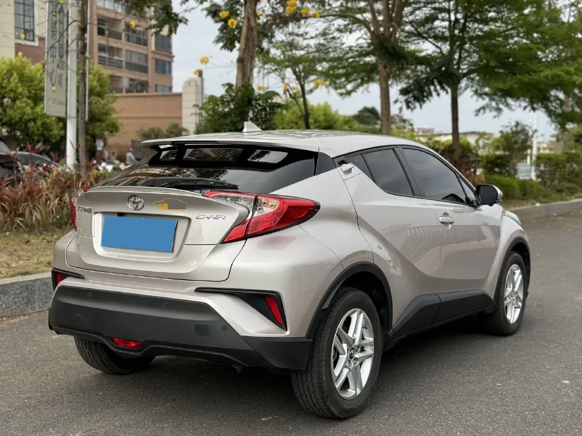 2022 Toyota C-HR 2.0L 171HP L4 CVT,autocango,china used car exporter,china ev exporter,chinese used car exporter,chinese used ev exporter