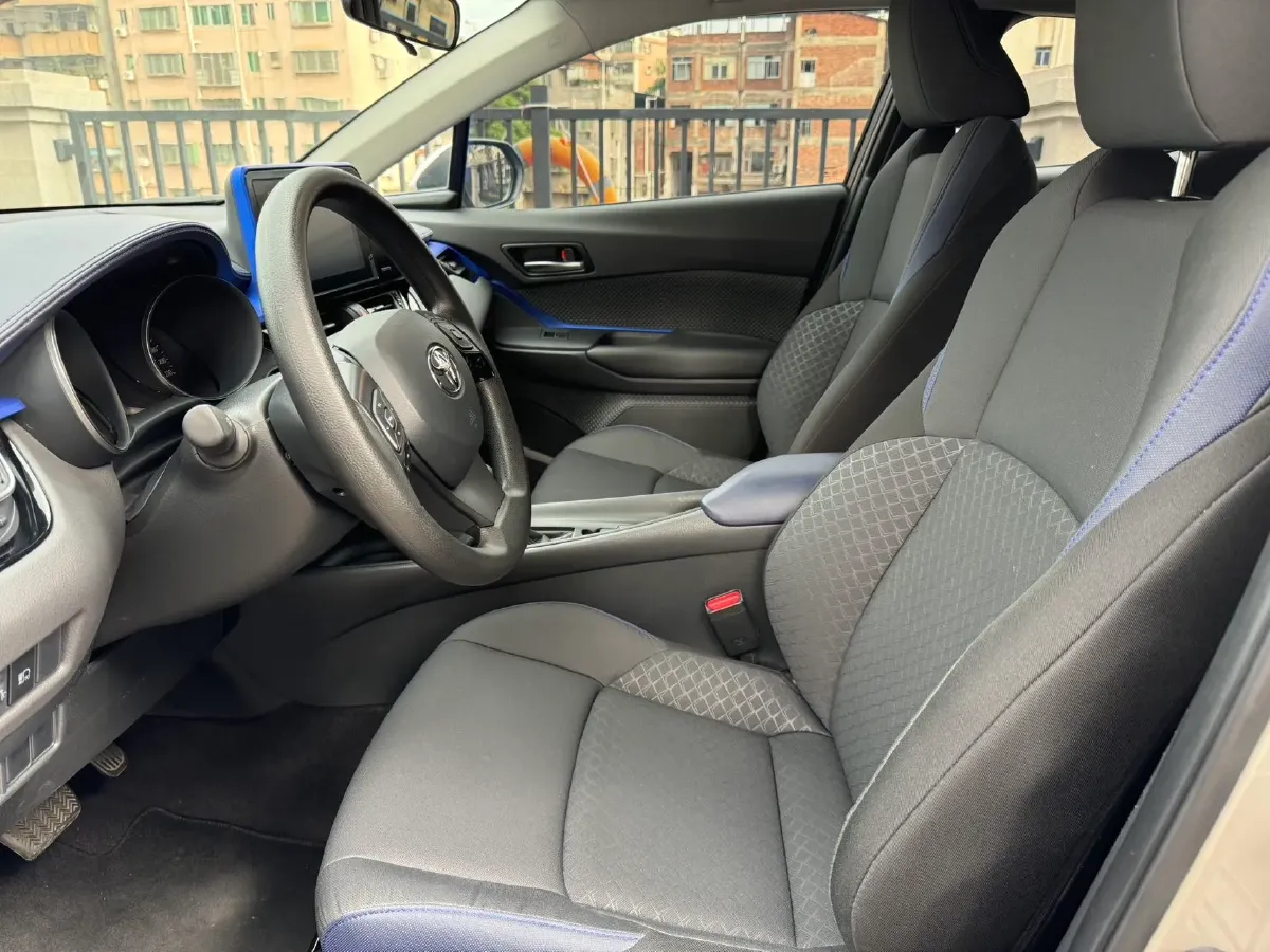 2022 Toyota C-HR 2.0L 171HP L4 CVT,autocango,china used car exporter,china ev exporter,chinese used car exporter,chinese used ev exporter