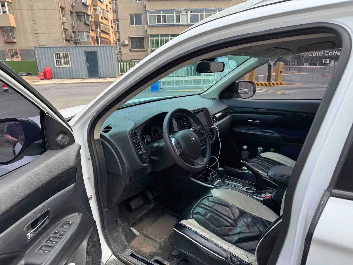 2021 Mitsubishi Outlander 2.0L 166HP L4 CVT,autocango,china used car exporter,china ev exporter,chinese used car exporter,chinese used ev exporter