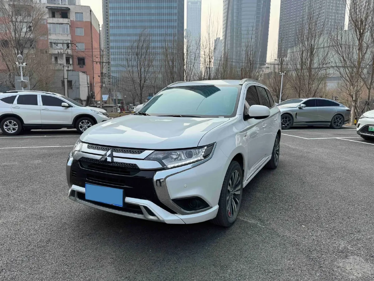 2021 Mitsubishi Outlander 2.0L 166HP L4 CVT,autocango,china used car exporter,china ev exporter,chinese used car exporter,chinese used ev exporter