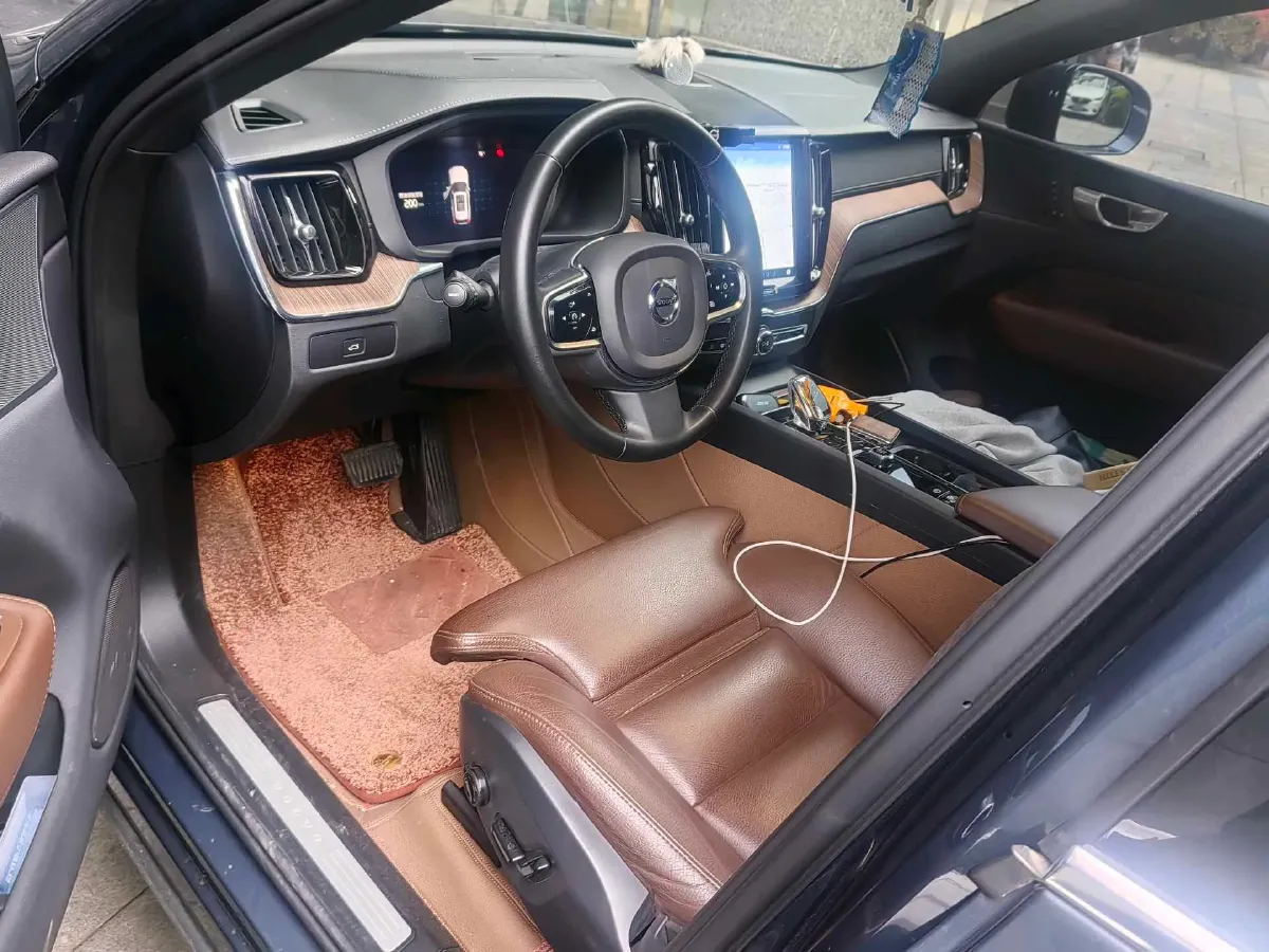 2023 Volvo XC60 2.0T 250HP L4 8AT,autocango,china used car exporter,china ev exporter,chinese used car exporter,chinese used ev exporter