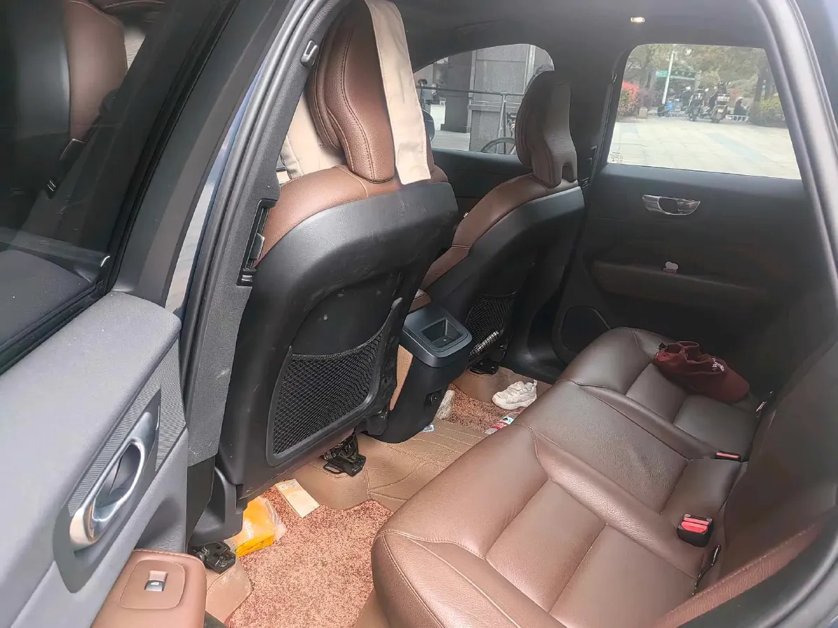 2023 Volvo XC60 2.0T 250HP L4 8AT,autocango,china used car exporter,china ev exporter,chinese used car exporter,chinese used ev exporter