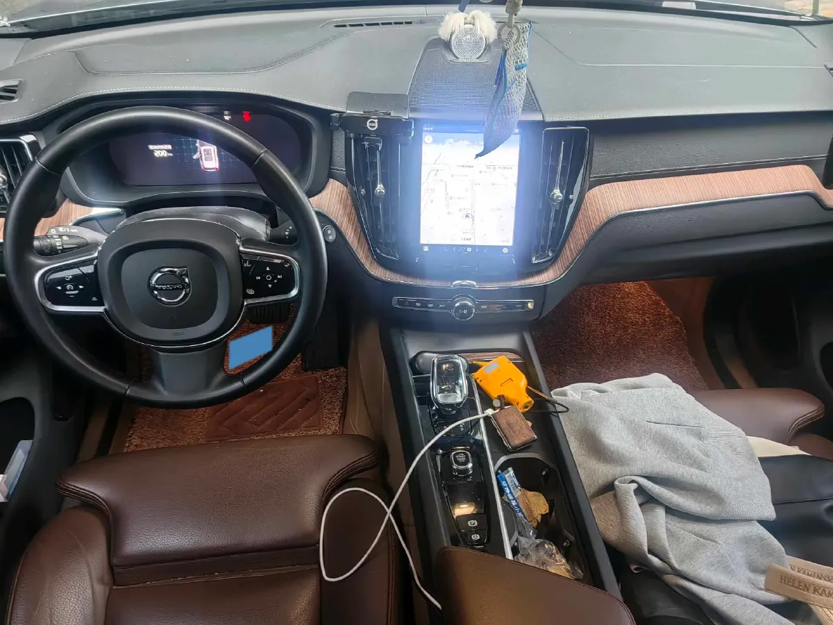 2023 Volvo XC60 2.0T 250HP L4 8AT,autocango,china used car exporter,china ev exporter,chinese used car exporter,chinese used ev exporter