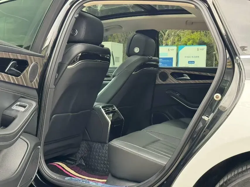 2023 HongQi H9 2.0T 252HP L4 7DCT,autocango,china used car exporter,china ev exporter,chinese used car exporter,chinese used ev exporter