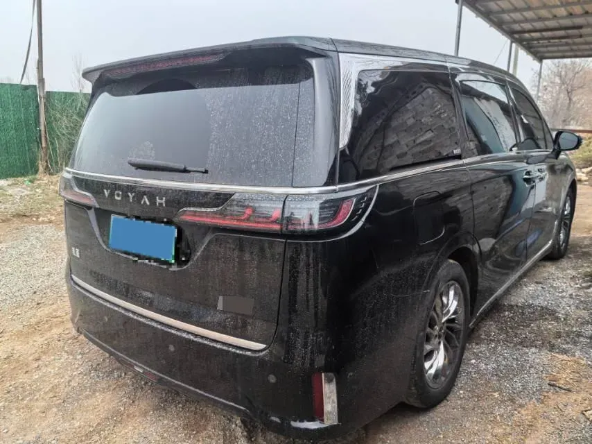 2024 Voyah Dream 1.5T 150HP L4 PHEV 43KWH,autocango,china used car exporter,china ev exporter,chinese used car exporter,chinese used ev exporter
