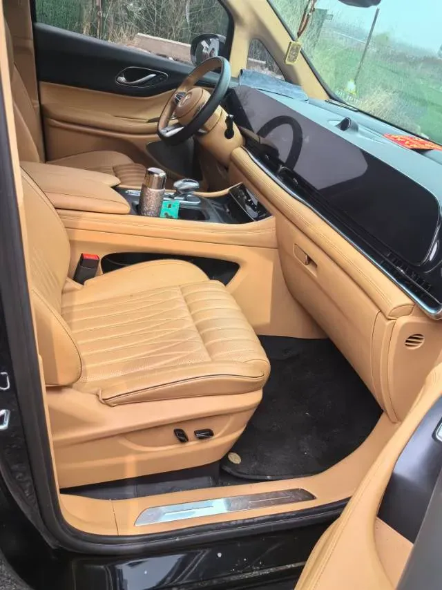 2024 Voyah Dream 1.5T 150HP L4 PHEV 43KWH,autocango,china used car exporter,china ev exporter,chinese used car exporter,chinese used ev exporter