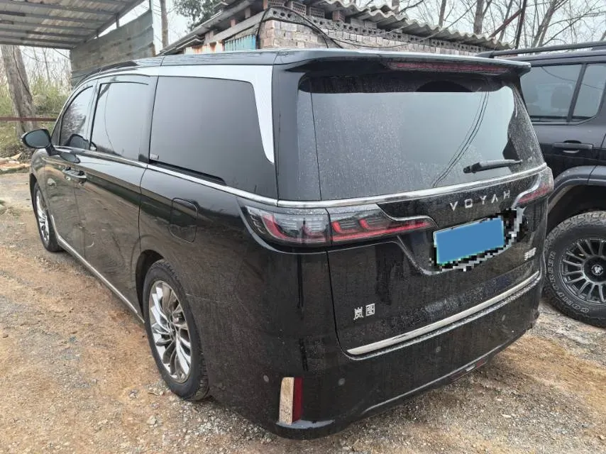2024 Voyah Dream 1.5T 150HP L4 PHEV 43KWH,autocango,china used car exporter,china ev exporter,chinese used car exporter,chinese used ev exporter