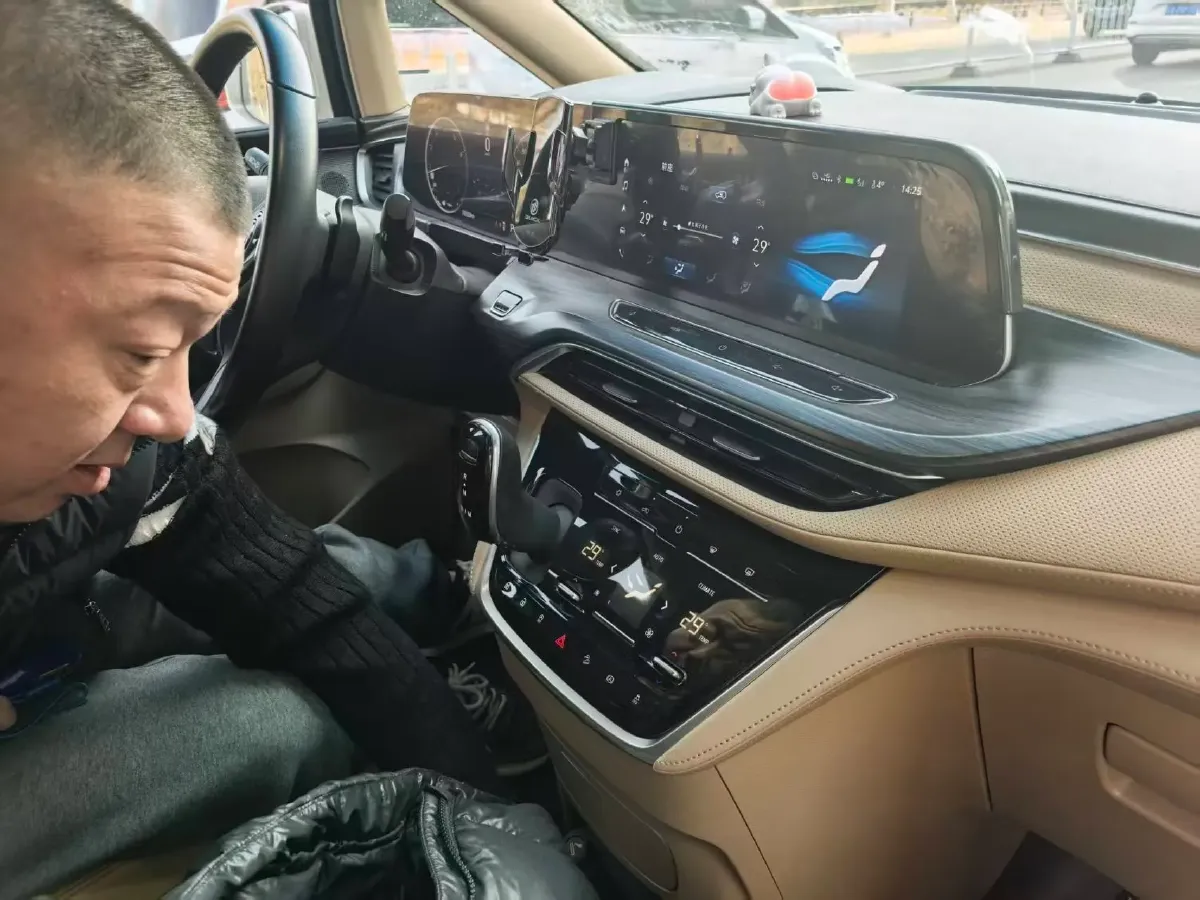 2020 Buick GL8 2.0T 237HP L4 9AT,autocango,china used car exporter,china ev exporter,chinese used car exporter,chinese used ev exporter