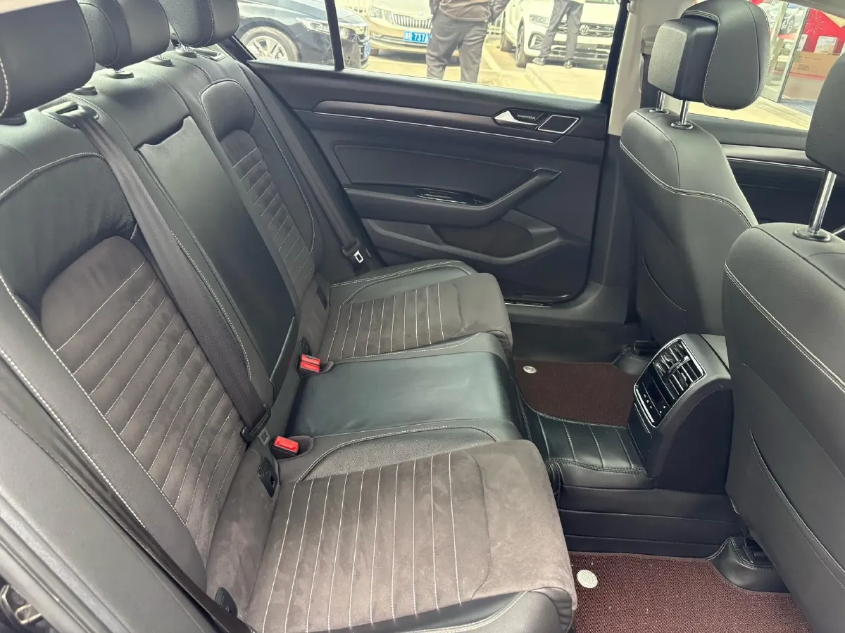 2020 Volkswagen Magotan 2.0T 186HP L4 7DCT,autocango,china used car exporter,china ev exporter,chinese used car exporter,chinese used ev exporter