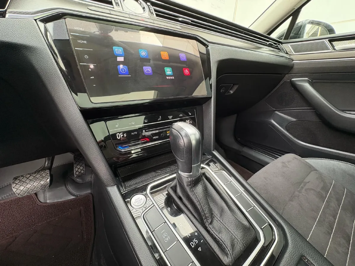 2020 Volkswagen Magotan 2.0T 186HP L4 7DCT,autocango,china used car exporter,china ev exporter,chinese used car exporter,chinese used ev exporter