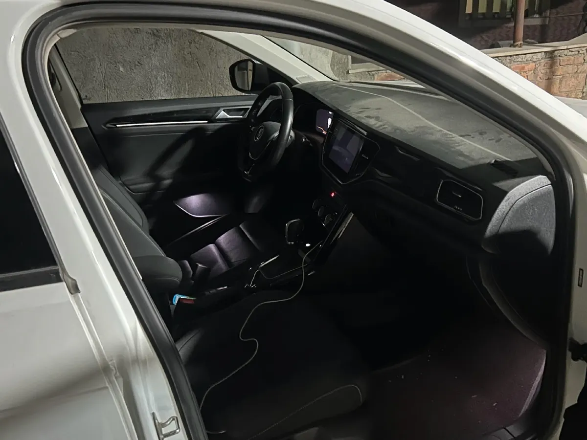 2021 Volkswagen T-Roc 1.4T 150HP L4 7DCT,autocango,china used car exporter,china ev exporter,chinese used car exporter,chinese used ev exporter