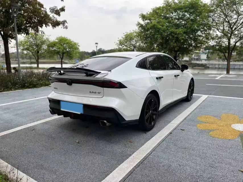 2022 ChangAn UNI-V 1.5T 188HP L4 7DCT,autocango,china used car exporter,china ev exporter,chinese used car exporter,chinese used ev exporter