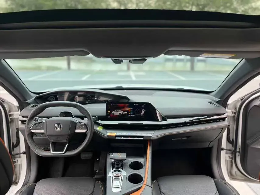 2022 ChangAn UNI-V 1.5T 188HP L4 7DCT,autocango,china used car exporter,china ev exporter,chinese used car exporter,chinese used ev exporter