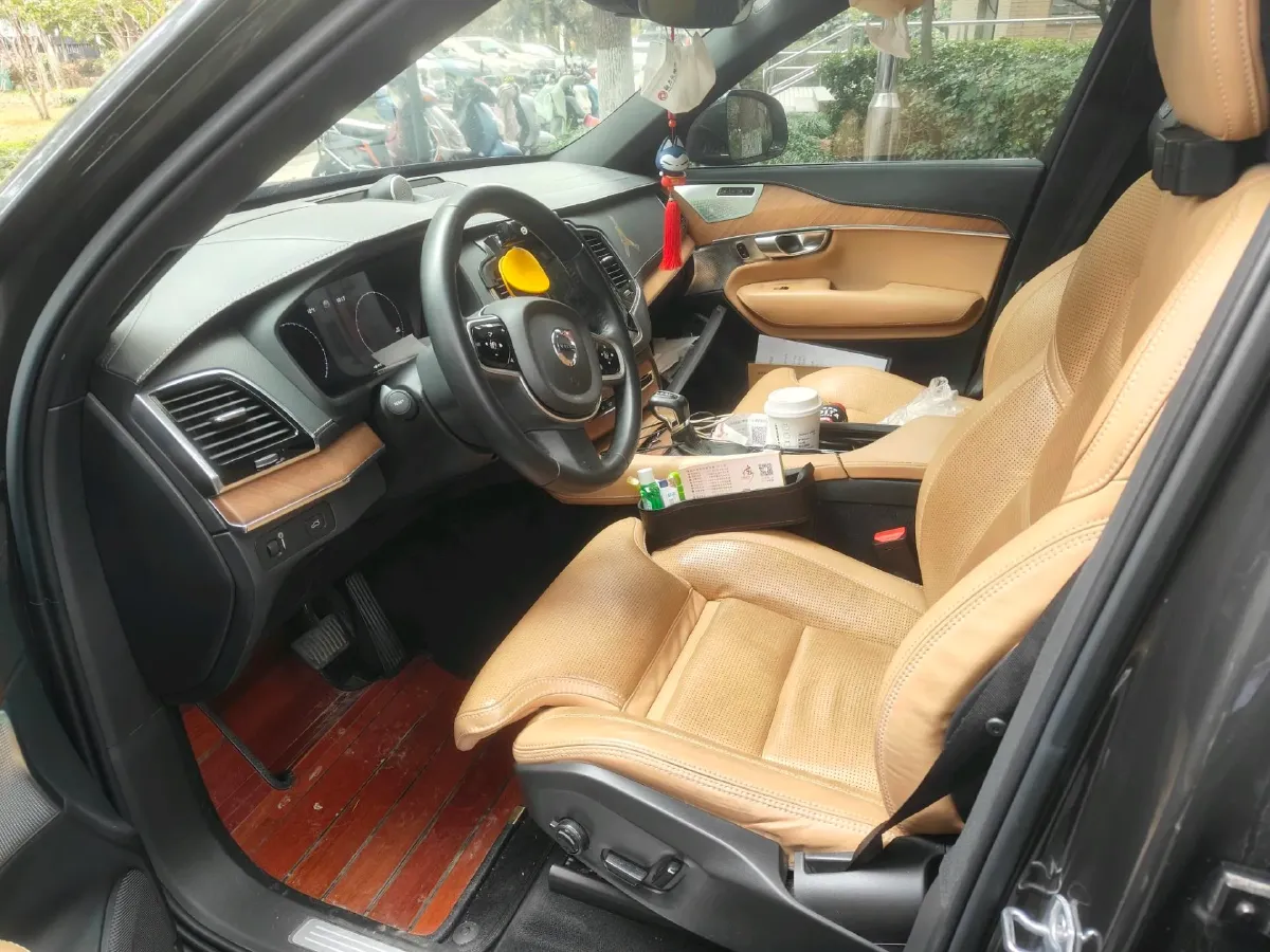 2019 Volvo XC90 2.0T 320HP L4 8AT,autocango,china used car exporter,china ev exporter,chinese used car exporter,chinese used ev exporter