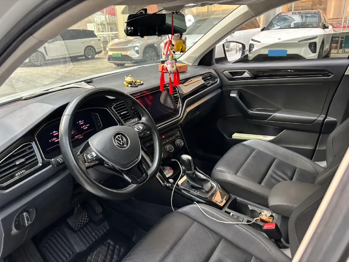 2021 Volkswagen T-Roc 1.4T 150HP L4 7DCT,autocango,china used car exporter,china ev exporter,chinese used car exporter,chinese used ev exporter