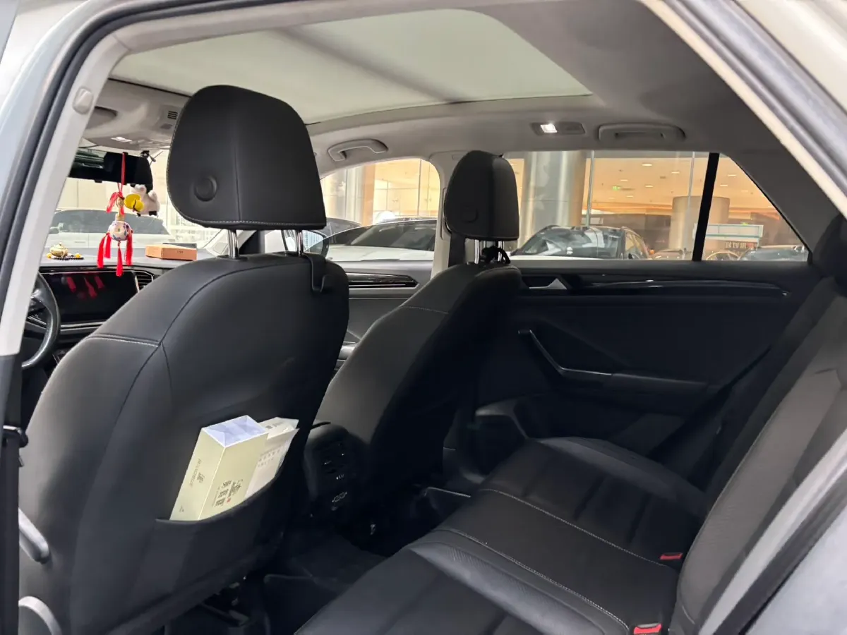 2021 Volkswagen T-Roc 1.4T 150HP L4 7DCT,autocango,china used car exporter,china ev exporter,chinese used car exporter,chinese used ev exporter