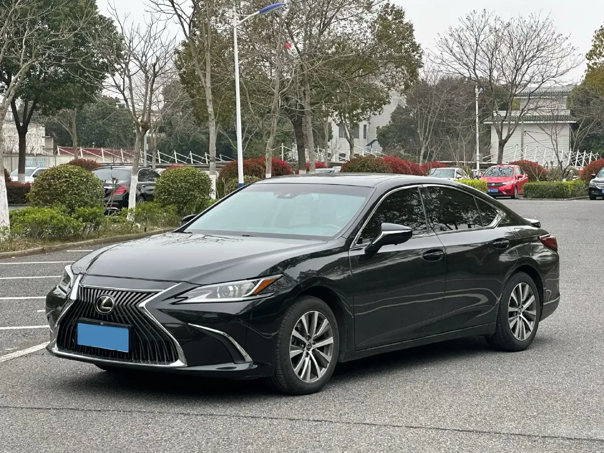 2020 Lexus ES 2.0L 173HP L4 CVT,autocango,china used car exporter,china ev exporter,chinese used car exporter,chinese used ev exporter