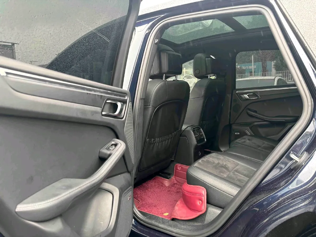 2021 Porsche Macan 2.0T 252HP L4 7DCT,autocango,china used car exporter,china ev exporter,chinese used car exporter,chinese used ev exporter