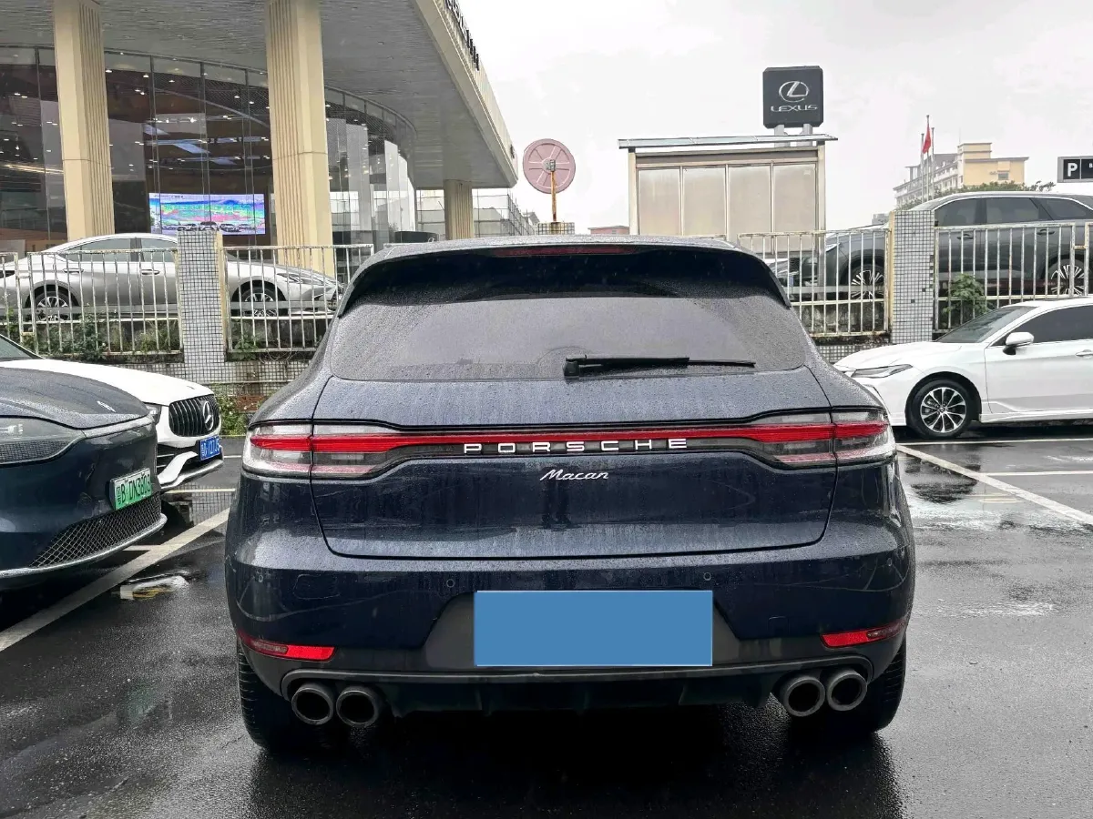 2021 Porsche Macan 2.0T 252HP L4 7DCT,autocango,china used car exporter,china ev exporter,chinese used car exporter,chinese used ev exporter
