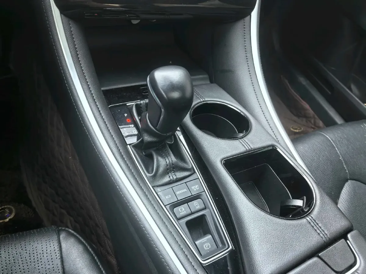 2022 Toyota Avalon 2.5L 209HP L4 8AT,autocango,china used car exporter,china ev exporter,chinese used car exporter,chinese used ev exporter