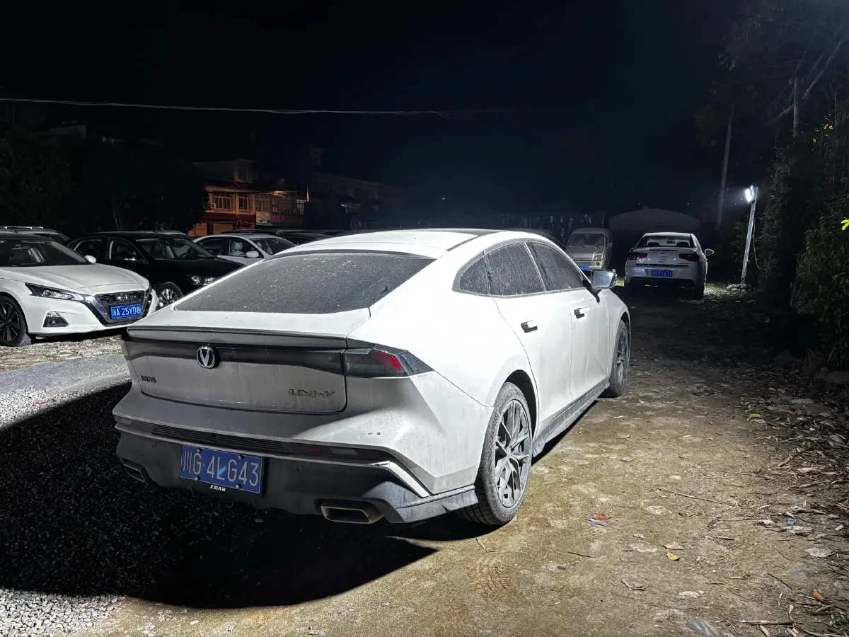 2024 ChangAn UNI-V 1.5T 188HP L4 7DCT,autocango,china used car exporter,china ev exporter,chinese used car exporter,chinese used ev exporter