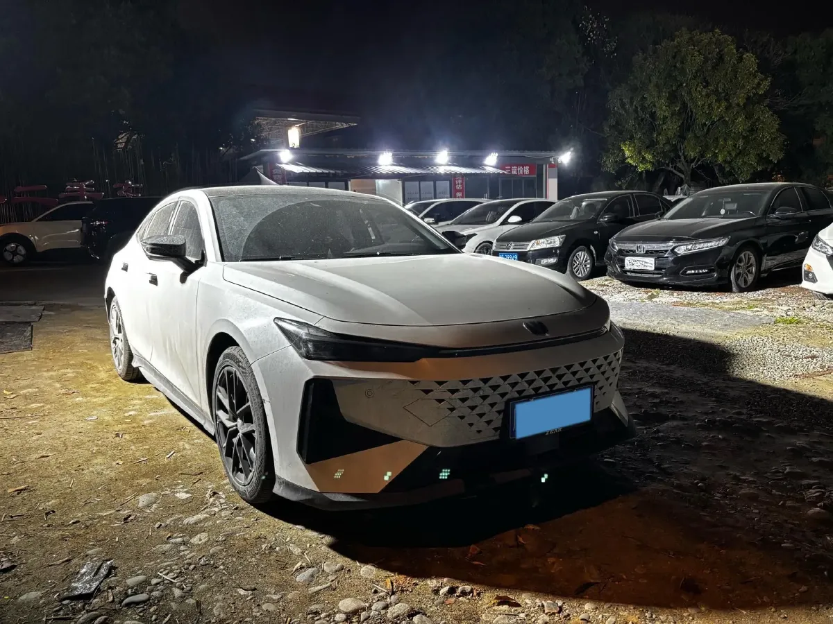 2024 ChangAn UNI-V 1.5T 188HP L4 7DCT,autocango,china used car exporter,china ev exporter,chinese used car exporter,chinese used ev exporter