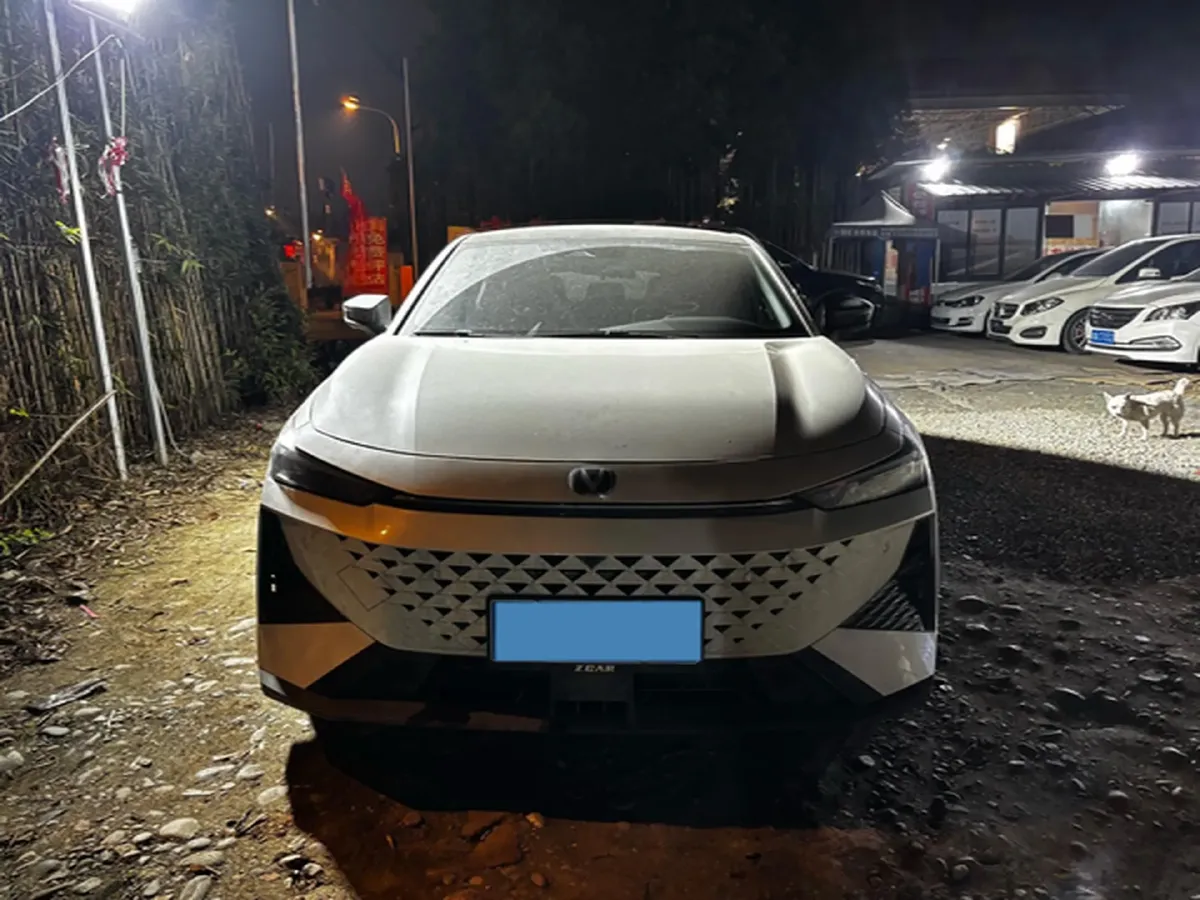 2024 ChangAn UNI-V 1.5T 188HP L4 7DCT,autocango,china used car exporter,china ev exporter,chinese used car exporter,chinese used ev exporter