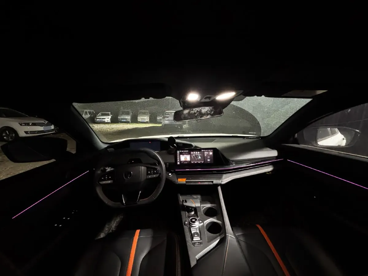 2024 ChangAn UNI-V 1.5T 188HP L4 7DCT,autocango,china used car exporter,china ev exporter,chinese used car exporter,chinese used ev exporter