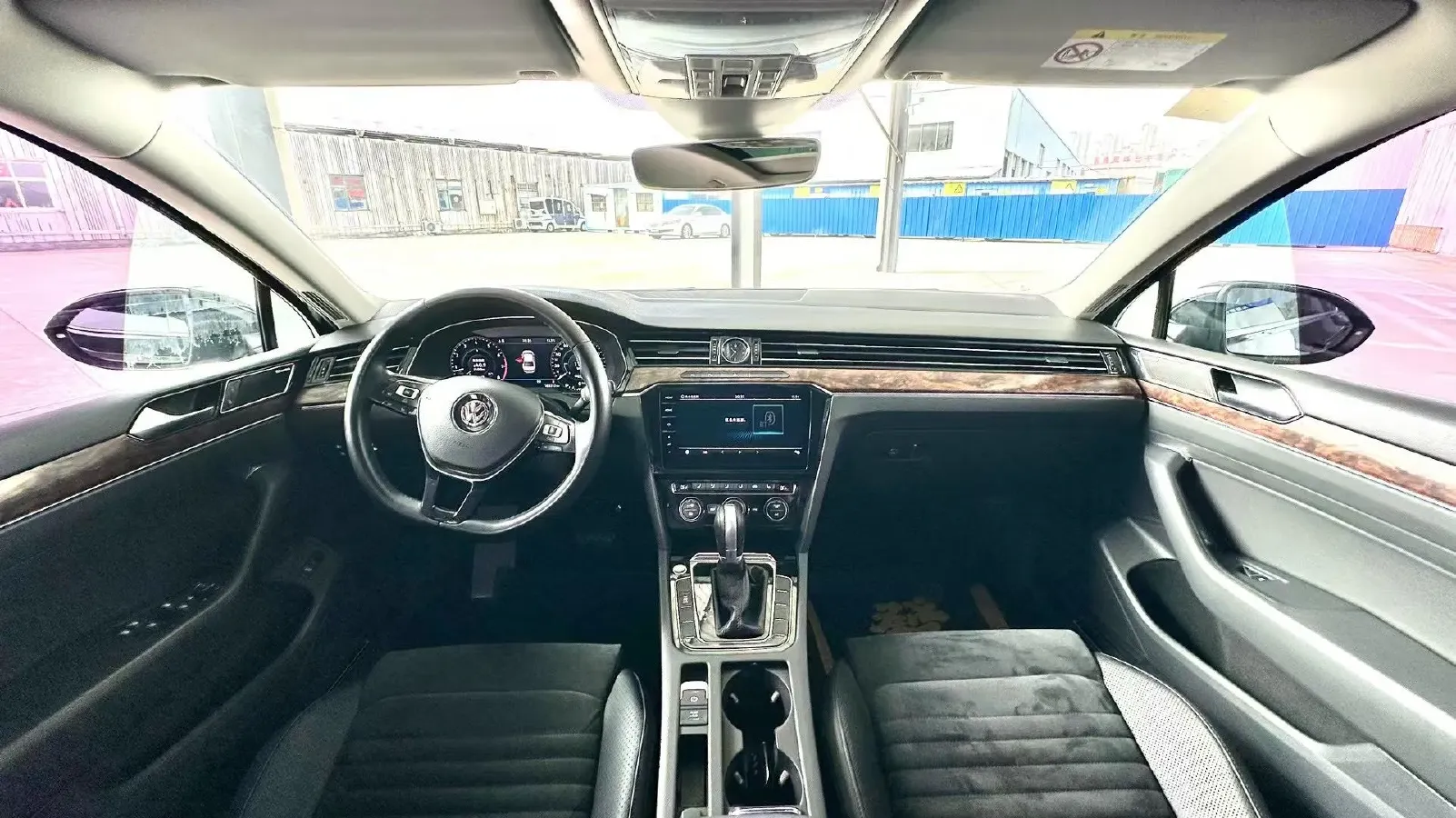 2018 Volkswagen Magotan 2.0T 220HP L4 7DCT,autocango,china used car exporter,china ev exporter,chinese used car exporter,chinese used ev exporter