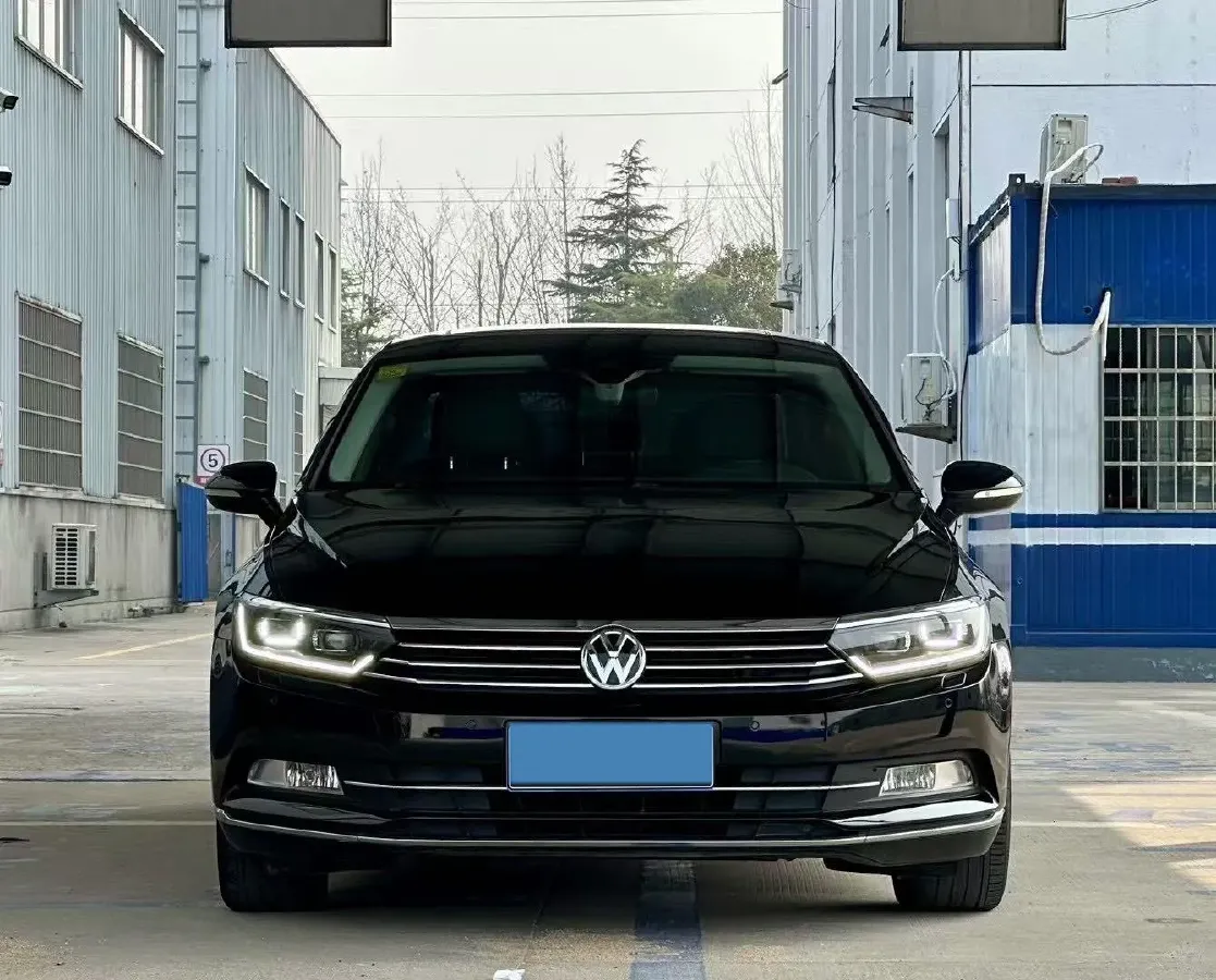 2018 Volkswagen Magotan 2.0T 220HP L4 7DCT,autocango,china used car exporter,china ev exporter,chinese used car exporter,chinese used ev exporter
