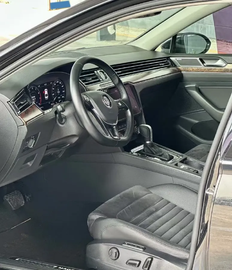 2018 Volkswagen Magotan 2.0T 220HP L4 7DCT,autocango,china used car exporter,china ev exporter,chinese used car exporter,chinese used ev exporter