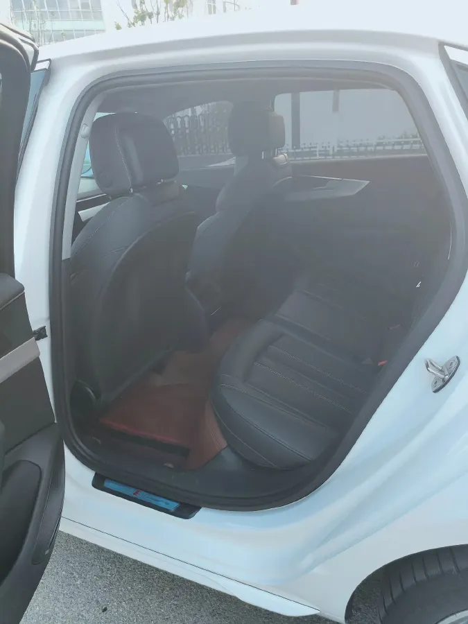 2023 Audi A4L 2.0T 190HP L4 7DCT,autocango,china used car exporter,china ev exporter,chinese used car exporter,chinese used ev exporter