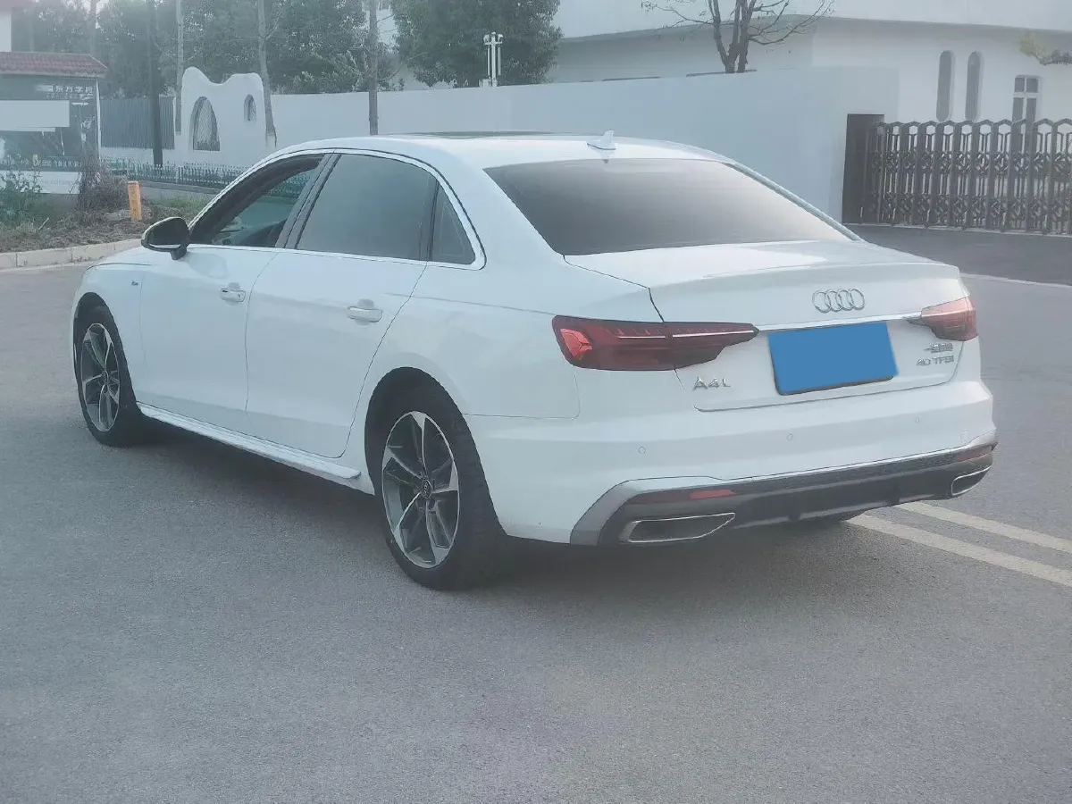 2023 Audi A4L 2.0T 190HP L4 7DCT,autocango,china used car exporter,china ev exporter,chinese used car exporter,chinese used ev exporter