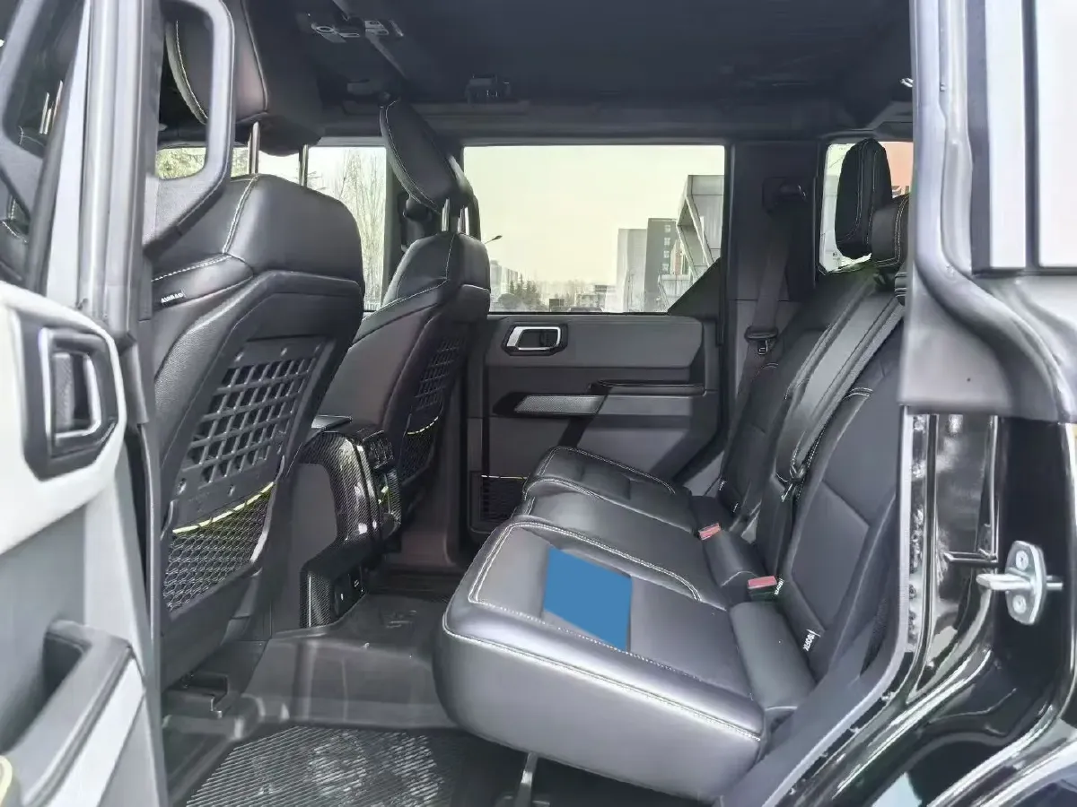 2024 Ford Bronco 2.3T 275HP L4 10AT,autocango,china used car exporter,china ev exporter,chinese used car exporter,chinese used ev exporter