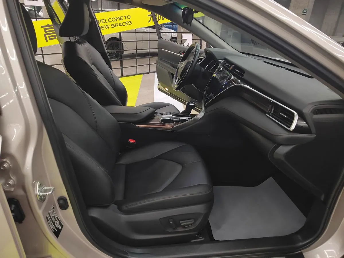 2019 Toyota Camry 2.5L 209HP L4 8AT,autocango,china used car exporter,china ev exporter,chinese used car exporter,chinese used ev exporter
