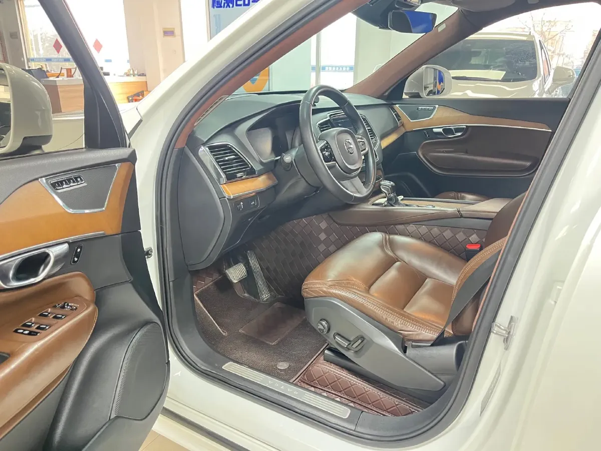 2018 Volvo XC90 2.0T 320HP L4 8AT,autocango,china used car exporter,china ev exporter,chinese used car exporter,chinese used ev exporter