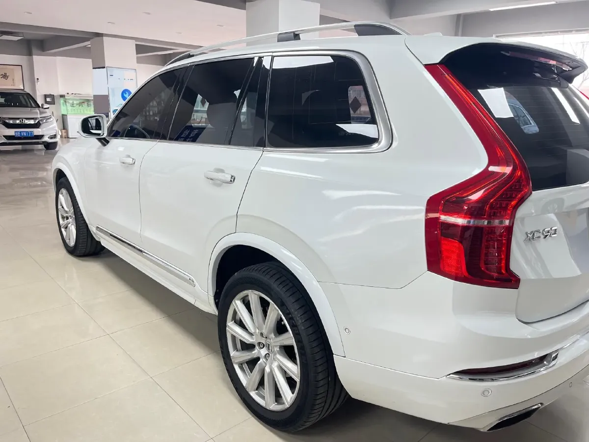 2018 Volvo XC90 2.0T 320HP L4 8AT,autocango,china used car exporter,china ev exporter,chinese used car exporter,chinese used ev exporter