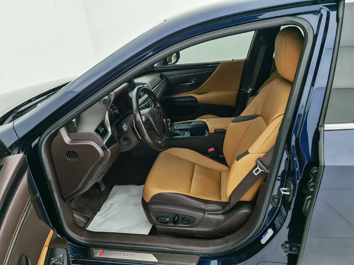 2020 Lexus ES 2.0L 173HP L4 CVT,autocango,china used car exporter,china ev exporter,chinese used car exporter,chinese used ev exporter