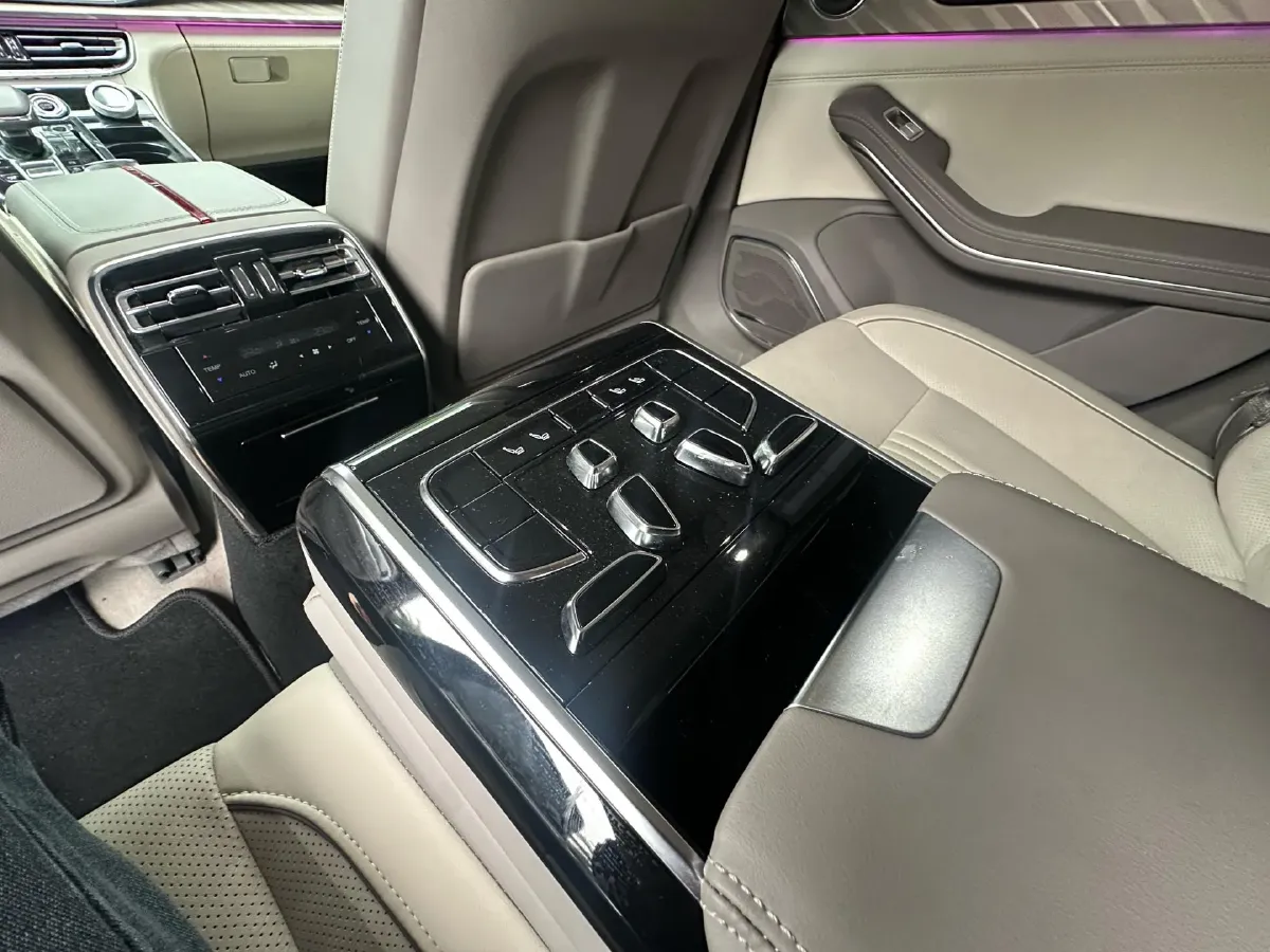 2020 HongQi H9 2.0T 252HP L4 7DCT,autocango,china used car exporter,china ev exporter,chinese used car exporter,chinese used ev exporter