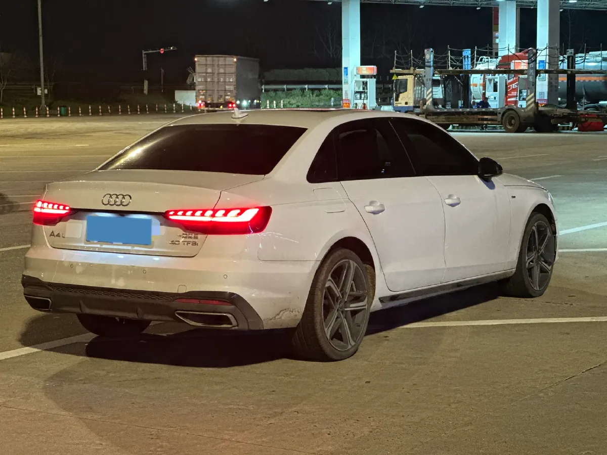 2024 Audi A4L 2.0T 190HP L4 7DCT,autocango,china used car exporter,china ev exporter,chinese used car exporter,chinese used ev exporter