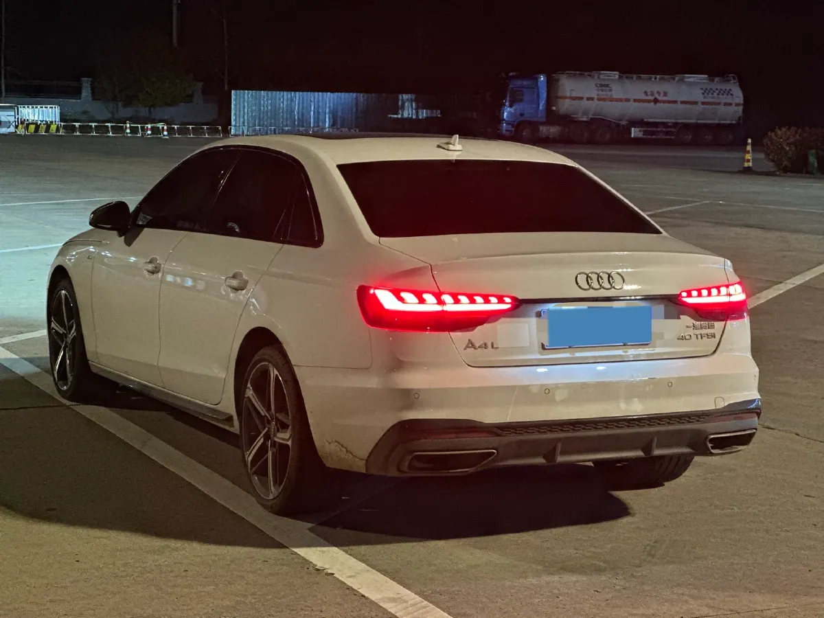 2024 Audi A4L 2.0T 190HP L4 7DCT,autocango,china used car exporter,china ev exporter,chinese used car exporter,chinese used ev exporter