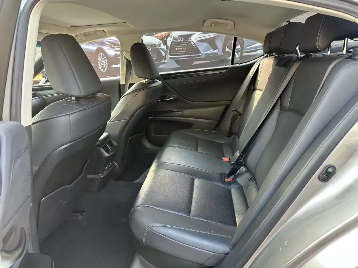 2020 Lexus ES 2.5L 178HP L4 E-CVT Hybrid,autocango,china used car exporter,china ev exporter,chinese used car exporter,chinese used ev exporter