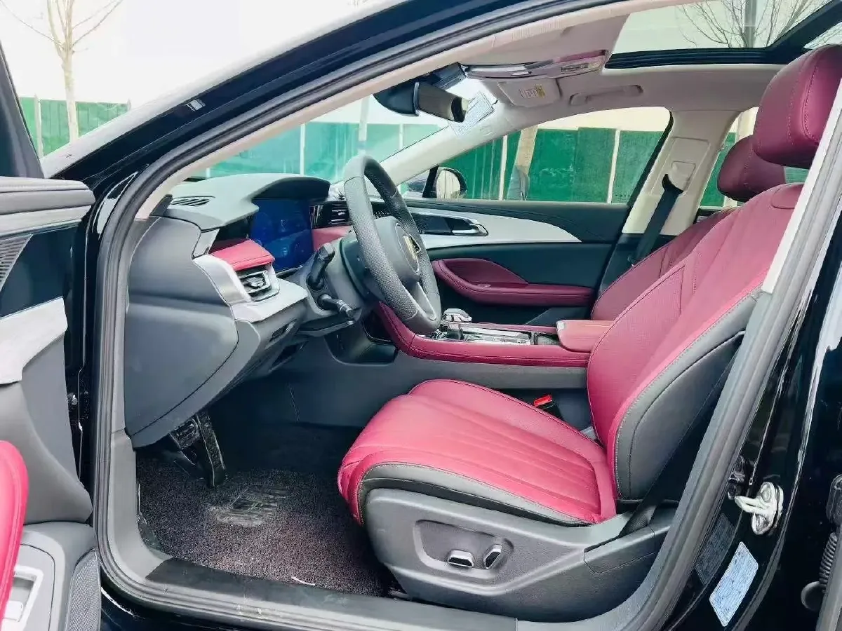 2025 HongQi H5 2.0T 224HP L4 8AT,autocango,china used car exporter,china ev exporter,chinese used car exporter,chinese used ev exporter